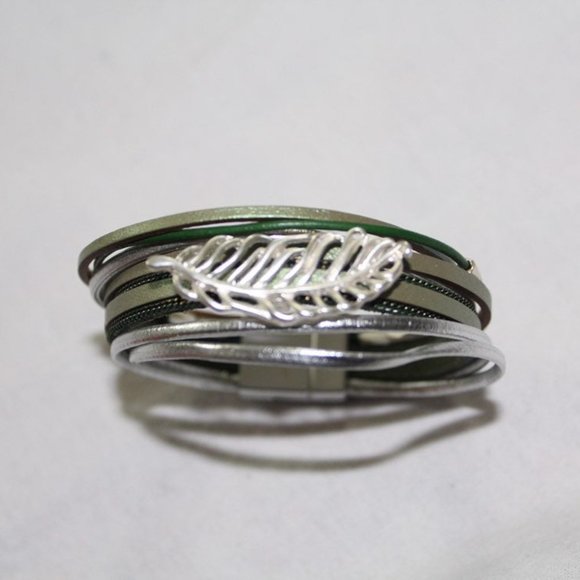 Bohemian leather clasp feather bracelet - Picture 1 of 4